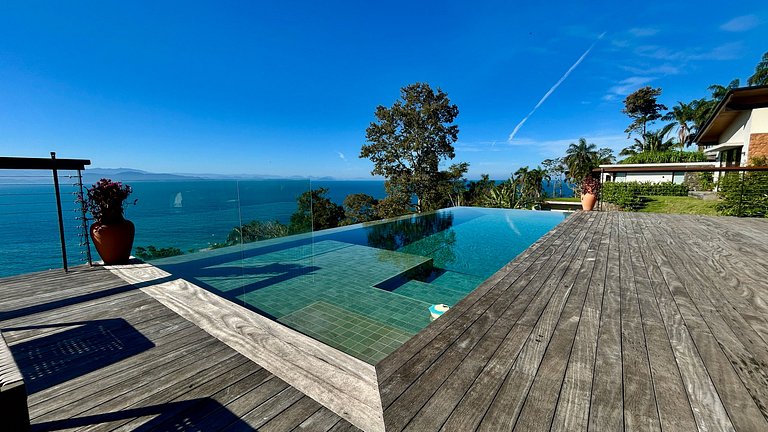 Condomínio pé na areia, piscina aquecida vista mar