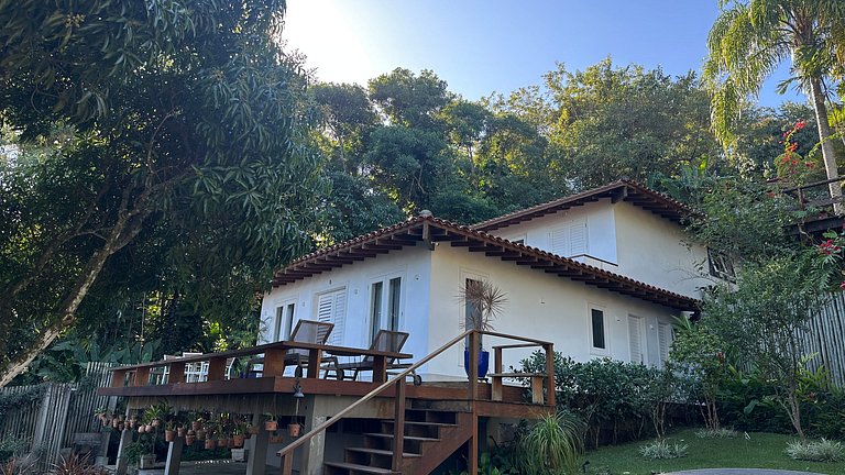 Bela casa em condomínio, vista mar e conforto