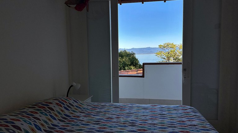 Bela casa em condomínio, vista mar e conforto