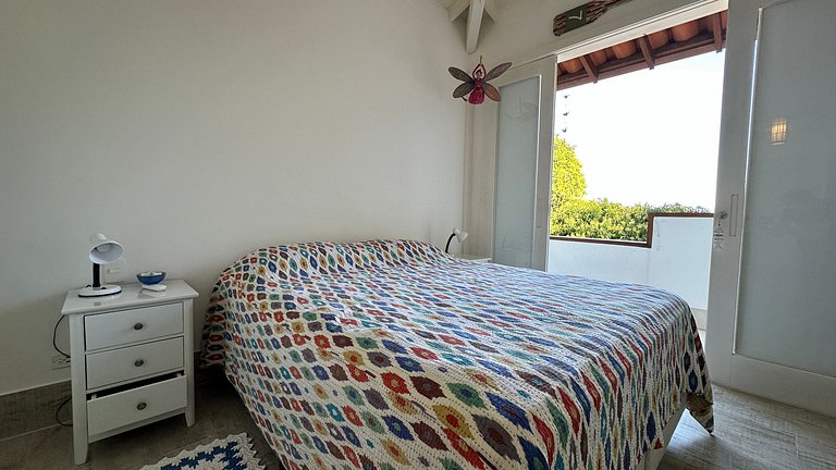Bela casa em condomínio, vista mar e conforto