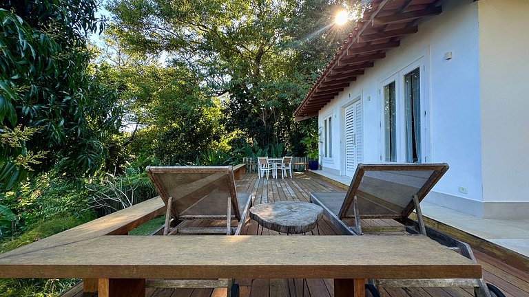 Bela casa em condomínio, vista mar e conforto