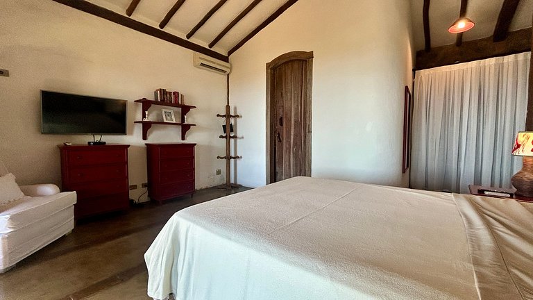 Casa ampla, piscina, churrasqueira e vista mar