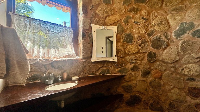 Casa ampla, piscina, churrasqueira e vista mar