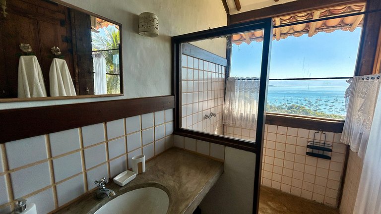 Casa ampla, piscina, churrasqueira e vista mar
