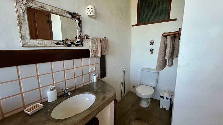 Casa ampla, piscina, churrasqueira e vista mar
