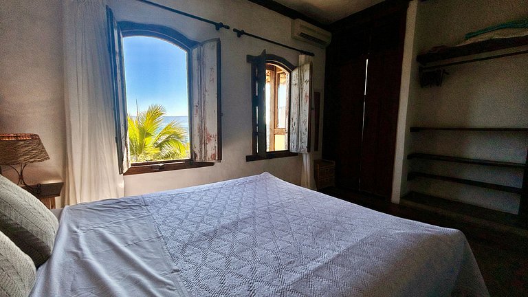 Casa ampla, piscina, churrasqueira e vista mar