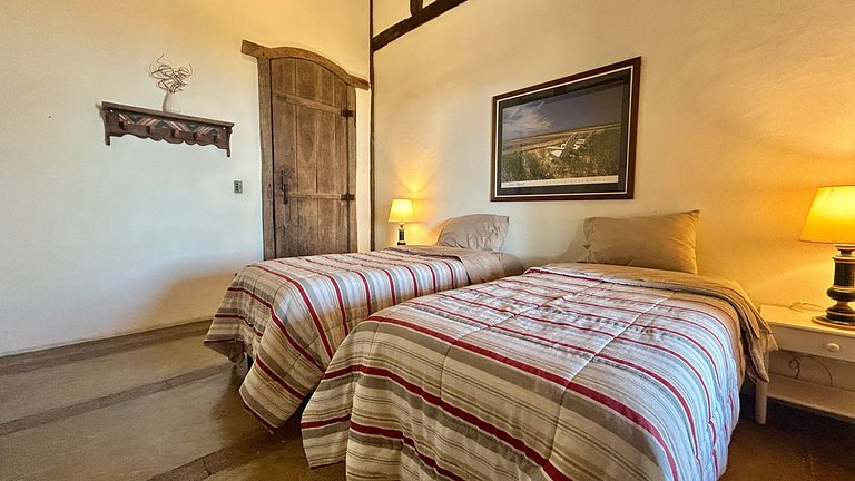 Casa ampla, piscina, churrasqueira e vista mar