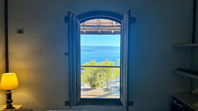 Casa ampla, piscina, churrasqueira e vista mar