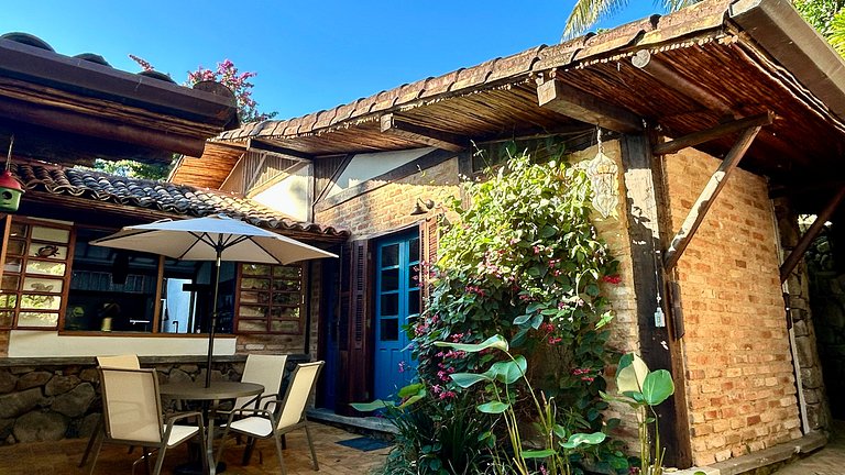 Linda casa, próxima á praia da Armação