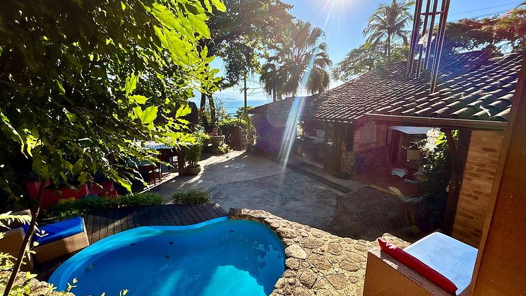 Linda casa, próxima á praia da Armação