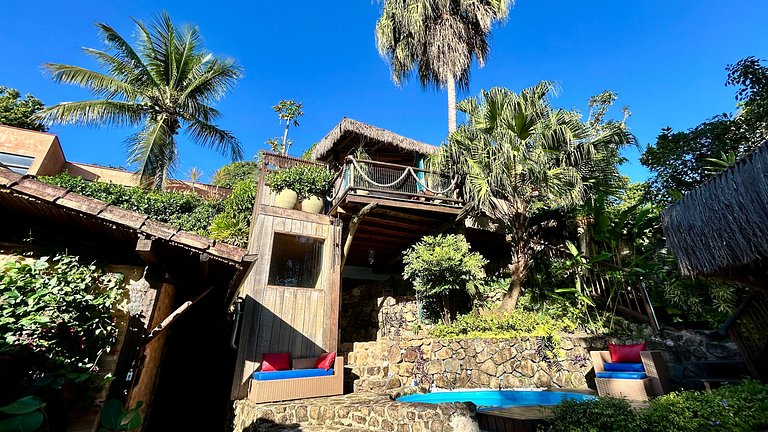Linda casa, próxima á praia da Armação