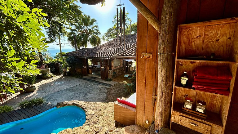 Linda casa, próxima á praia da Armação