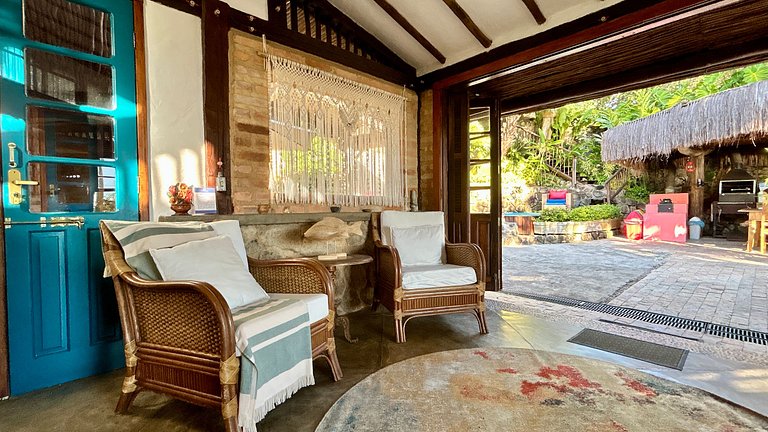 Linda casa, próxima á praia da Armação