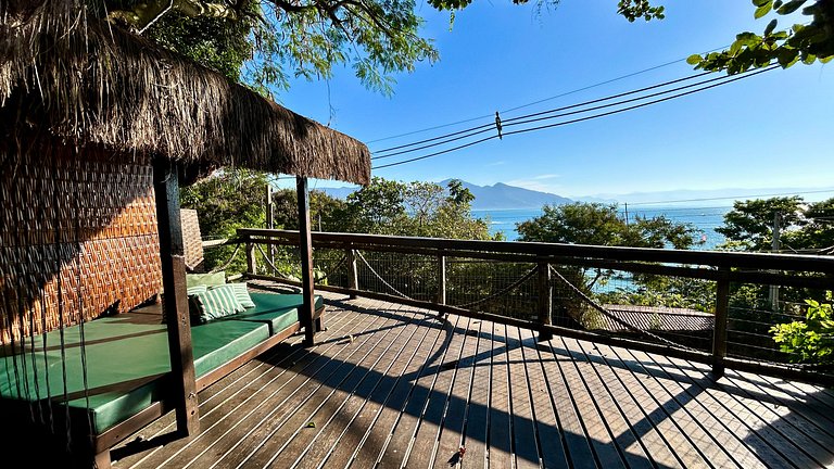 Linda casa, próxima á praia da Armação