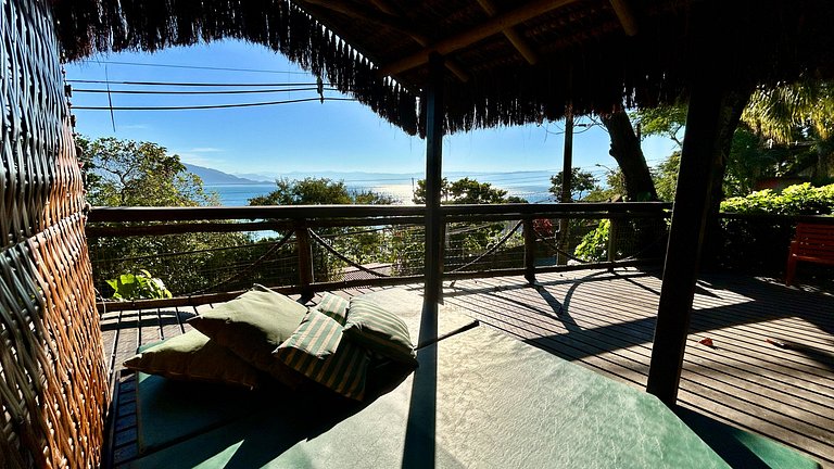Linda casa, próxima á praia da Armação