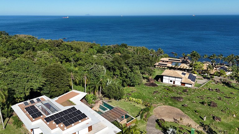 Vista mar, casa moderna e condomínio costeiro