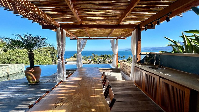 Vista mar, casa moderna e condomínio costeiro
