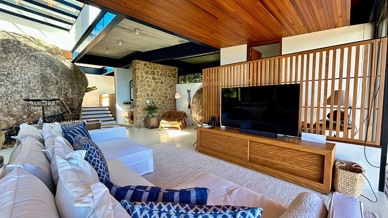 Vista mar, casa moderna e condomínio costeiro