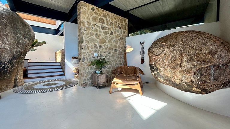 Vista mar, casa moderna e condomínio costeiro