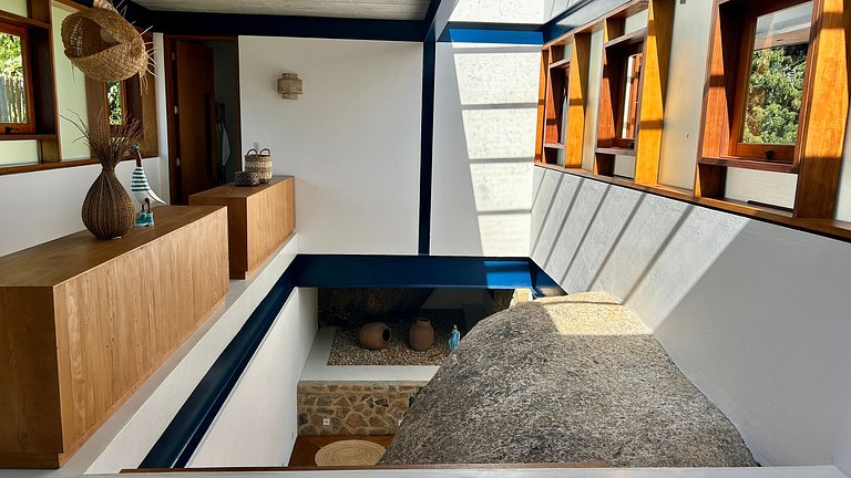 Vista mar, casa moderna e condomínio costeiro