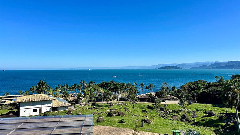 Vista mar, casa moderna e condomínio costeiro