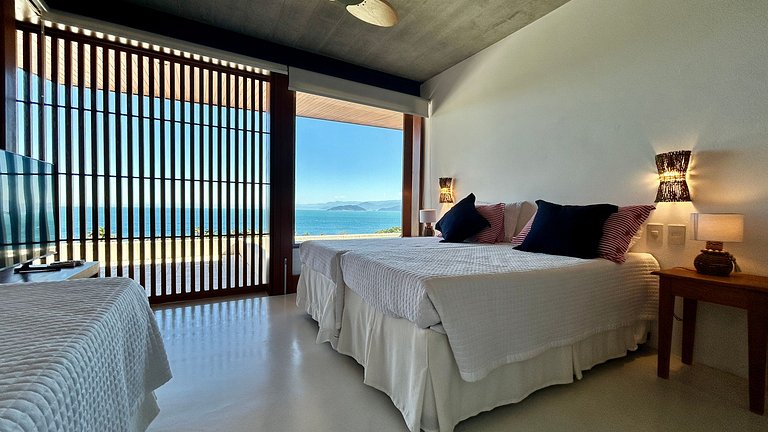 Vista mar, casa moderna e condomínio costeiro
