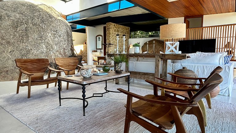 Vista mar, casa moderna e condomínio costeiro