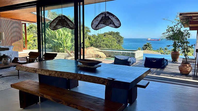 Vista mar, casa moderna e condomínio costeiro