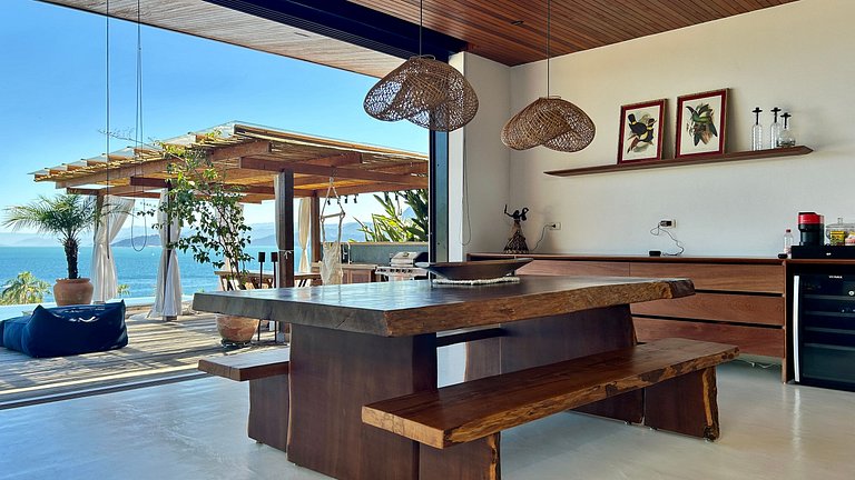 Vista mar, casa moderna e condomínio costeiro