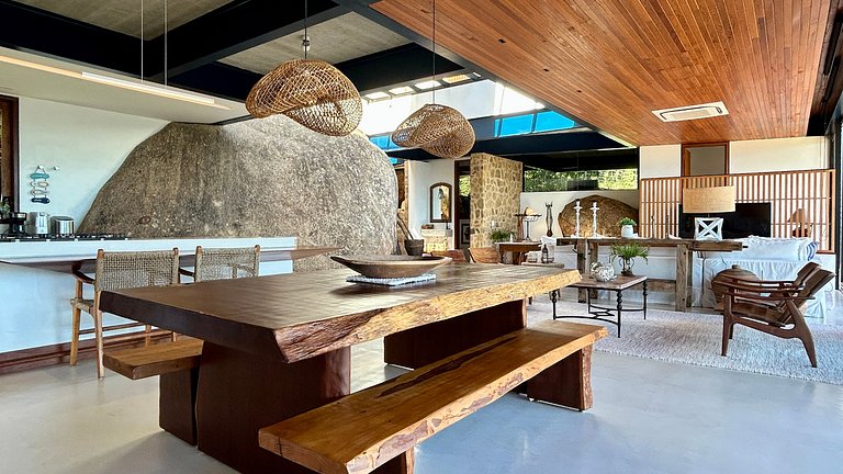 Vista mar, casa moderna e condomínio costeiro