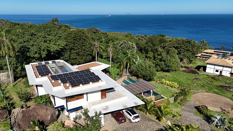 Vista mar, casa moderna e condomínio costeiro