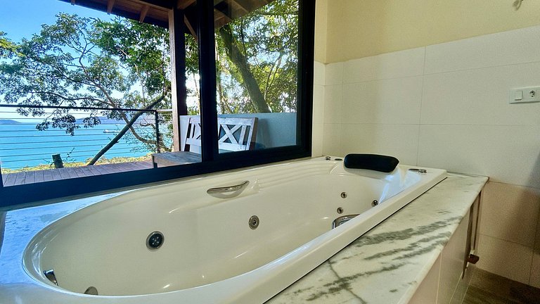 Vista mar, piscina, a 2 min da cachoeira 3 Tombos