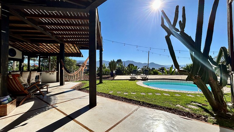Piscina, espaço gourmet e vista