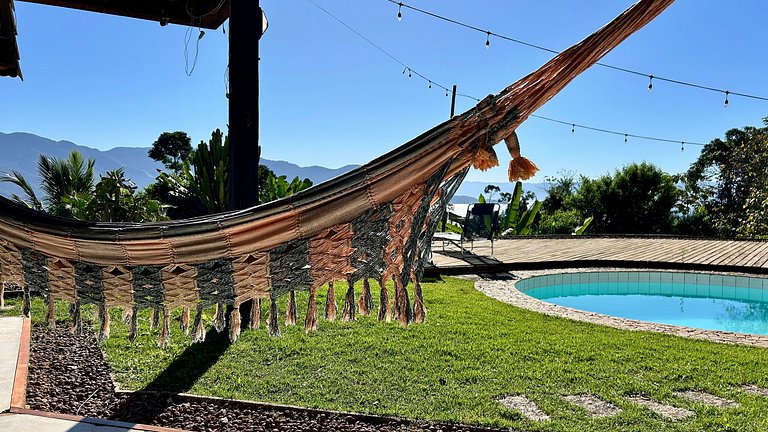 Piscina, espaço gourmet e vista