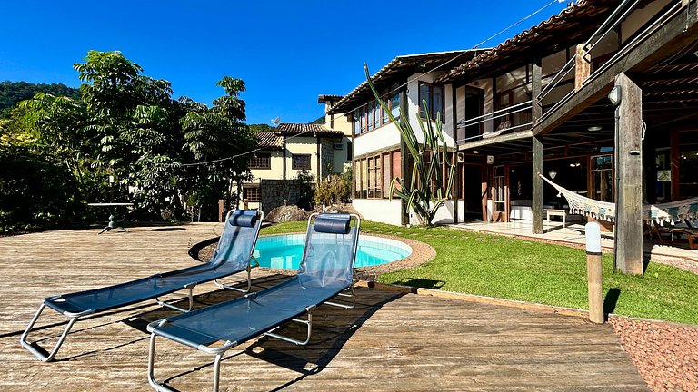 Piscina, espaço gourmet e vista