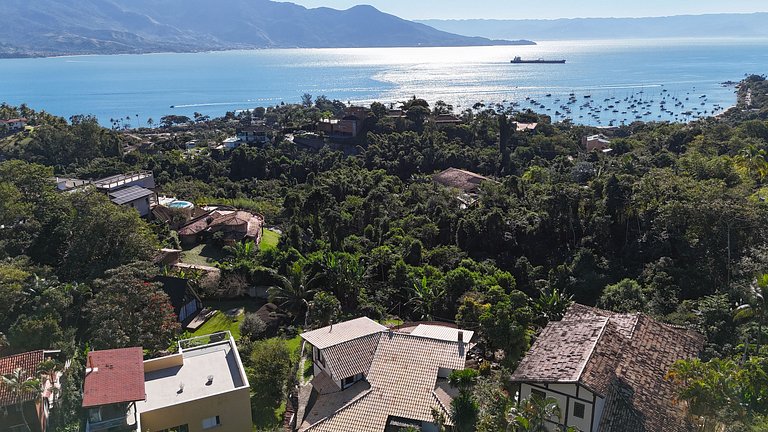 Piscina, espaço gourmet e vista