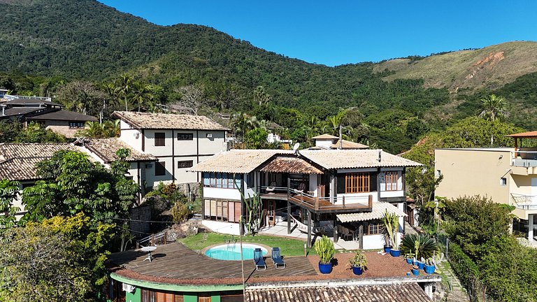 Piscina, espaço gourmet e vista