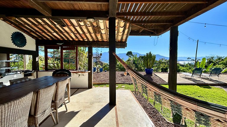 Piscina, espaço gourmet e vista