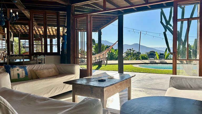 Piscina, espaço gourmet e vista