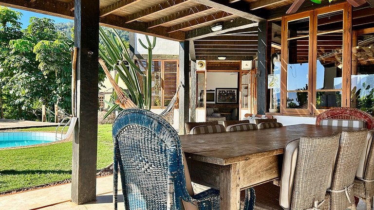 Piscina, espaço gourmet e vista