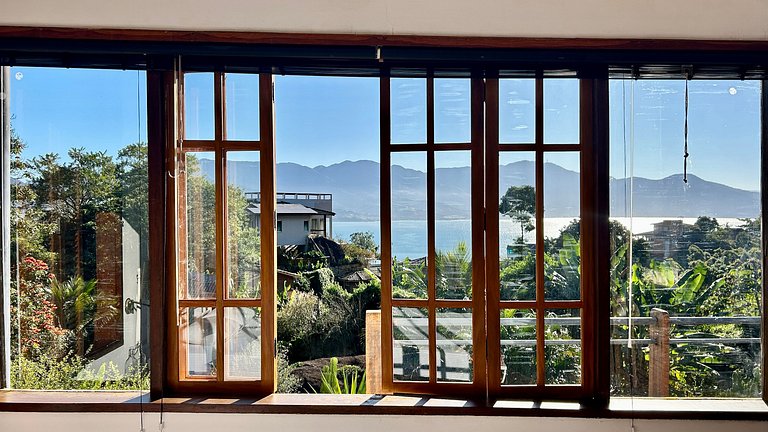 Piscina, espaço gourmet e vista