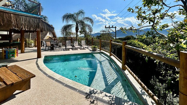 Piscina aquecida, espaço gourmet a 50m da praia