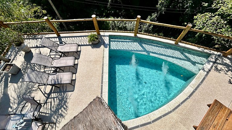 Piscina aquecida, espaço gourmet a 50m da praia