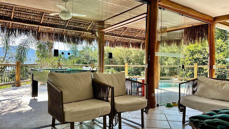 Piscina aquecida, espaço gourmet a 50m da praia
