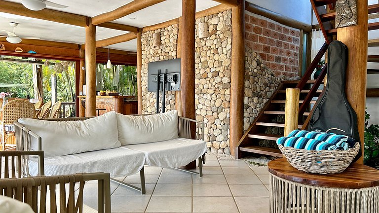 Piscina aquecida, espaço gourmet a 50m da praia