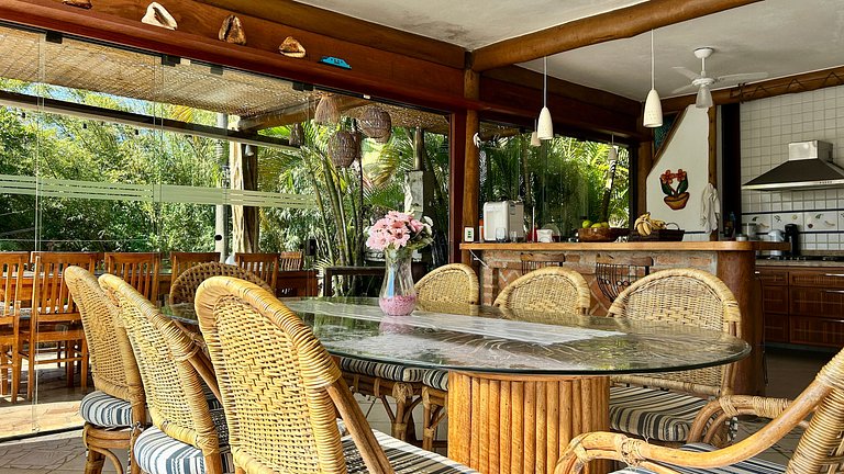 Piscina aquecida, espaço gourmet a 50m da praia