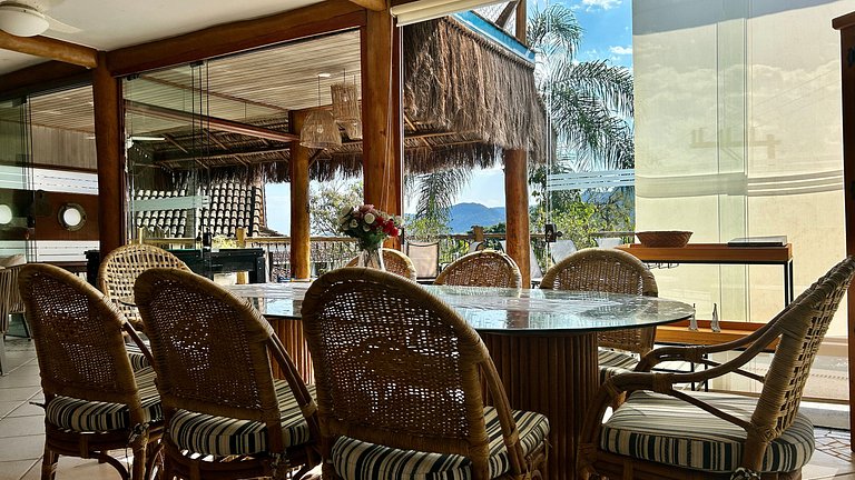 Piscina aquecida, espaço gourmet a 50m da praia