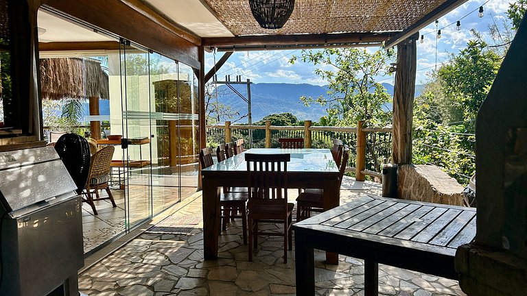Piscina aquecida, espaço gourmet a 50m da praia