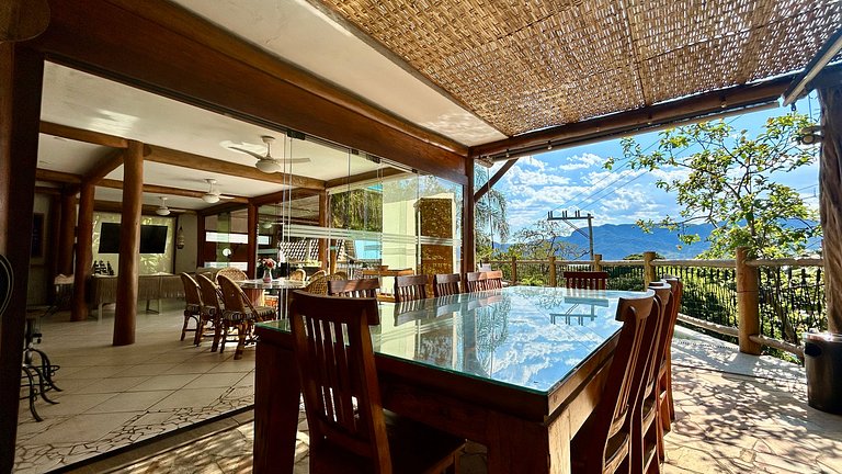 Piscina aquecida, espaço gourmet a 50m da praia