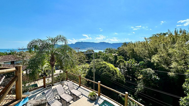 Piscina aquecida, espaço gourmet a 50m da praia